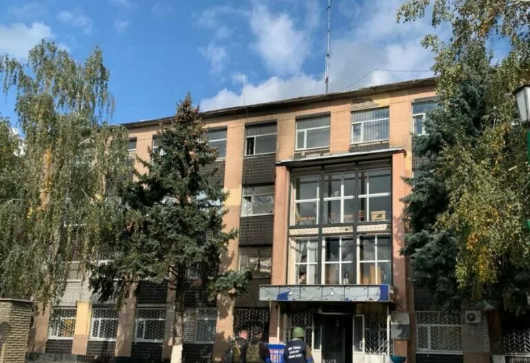 Прокуратура оголосила підозри 18 людям, ймовірно, причетним до катувань цивільних у Купʼянську