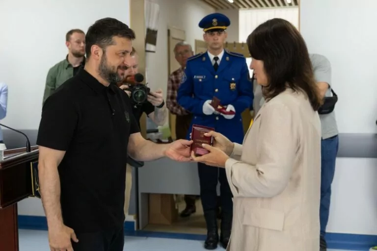 Зеленський присвоїв почесні звання медикам з Харківщини