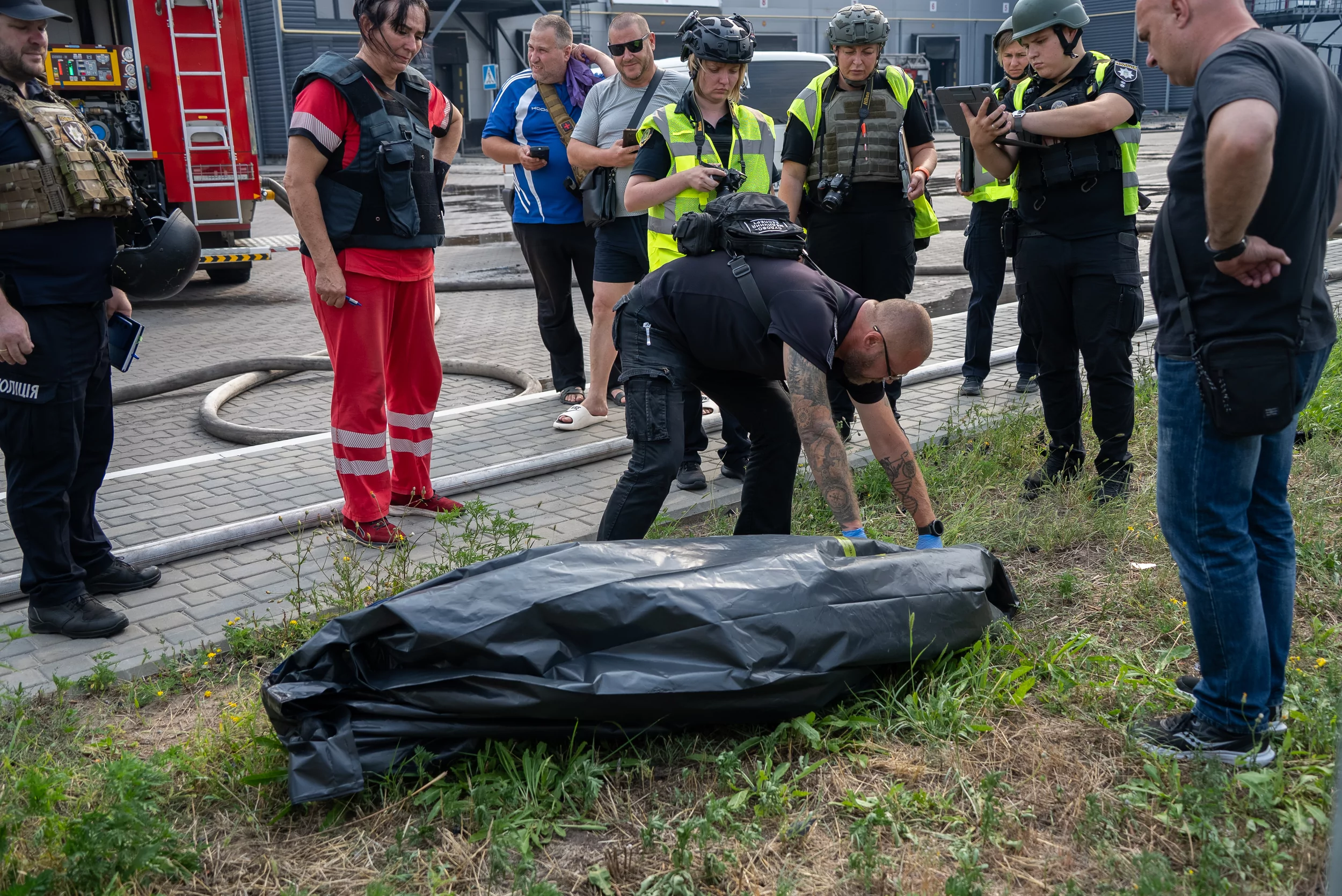 Dead worker of logistic business after Russian attack on Vasyshchevo village in Kharkiv outskirts on July 30