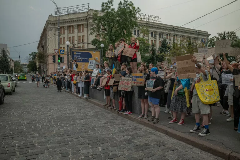 «Нам потрібна реорганізація, а не узурпація»: у Харкові знову пройшла акція проти закону про НАБУ і САП — фото