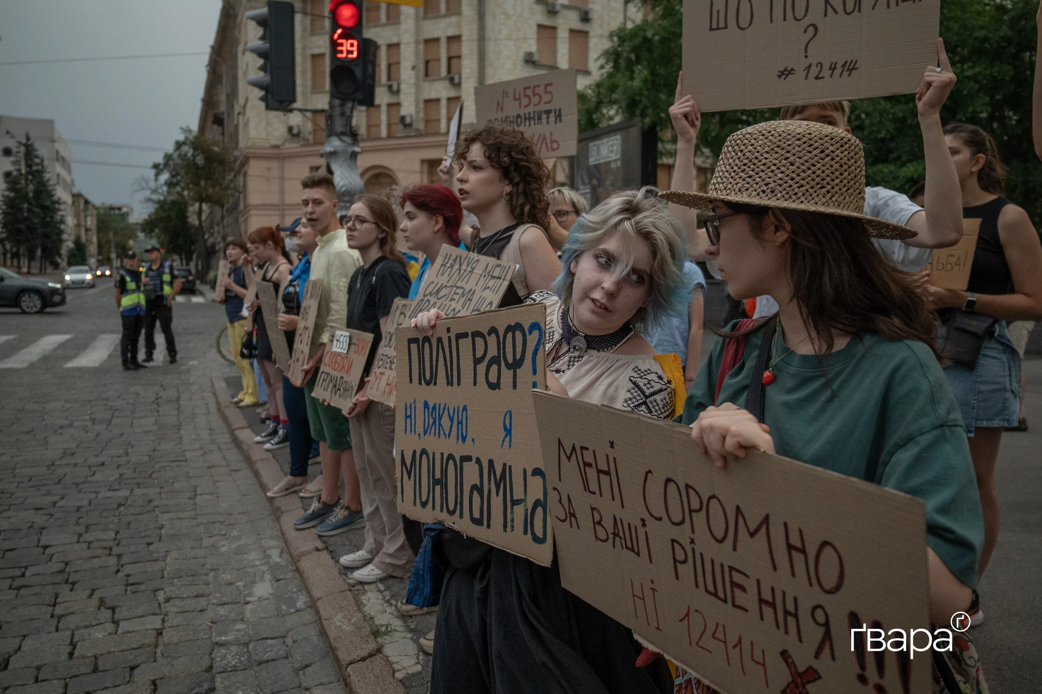 зображення до посту: «Нам потрібна реорганізація, а не узурпація»: у Харкові знову пройшла акція проти закону про НАБУ і САП — фото