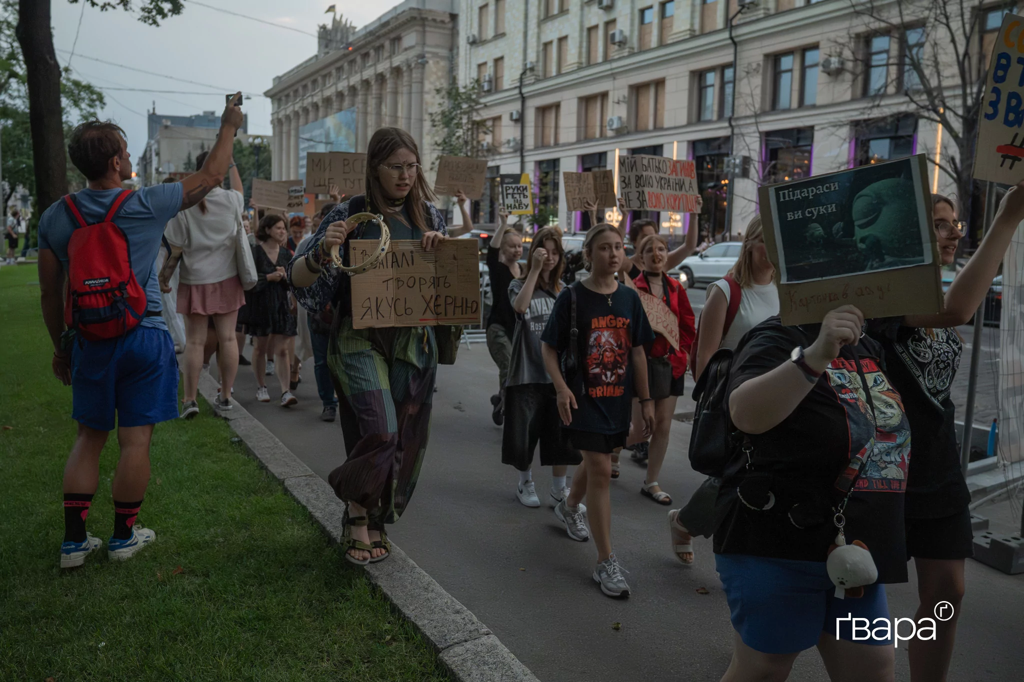 зображення до посту: «Нам потрібна реорганізація, а не узурпація»: у Харкові знову пройшла акція проти закону про НАБУ і САП — фото