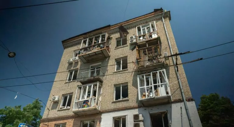 Наслідки ранкового обстрілу Холодногірського району Харкова — фото