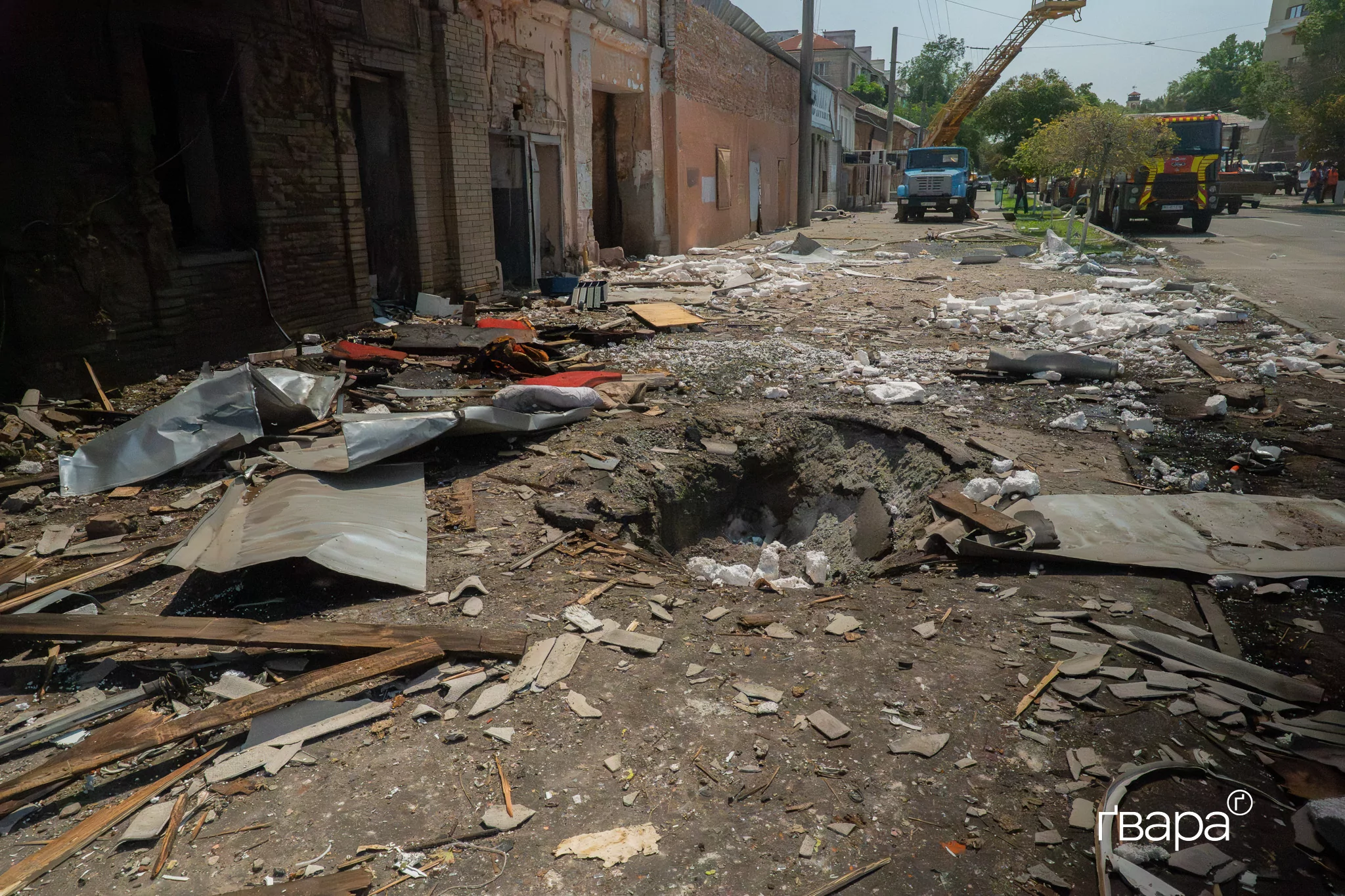 зображення до посту: Наслідки ранкового обстрілу Холодногірського району Харкова — фото