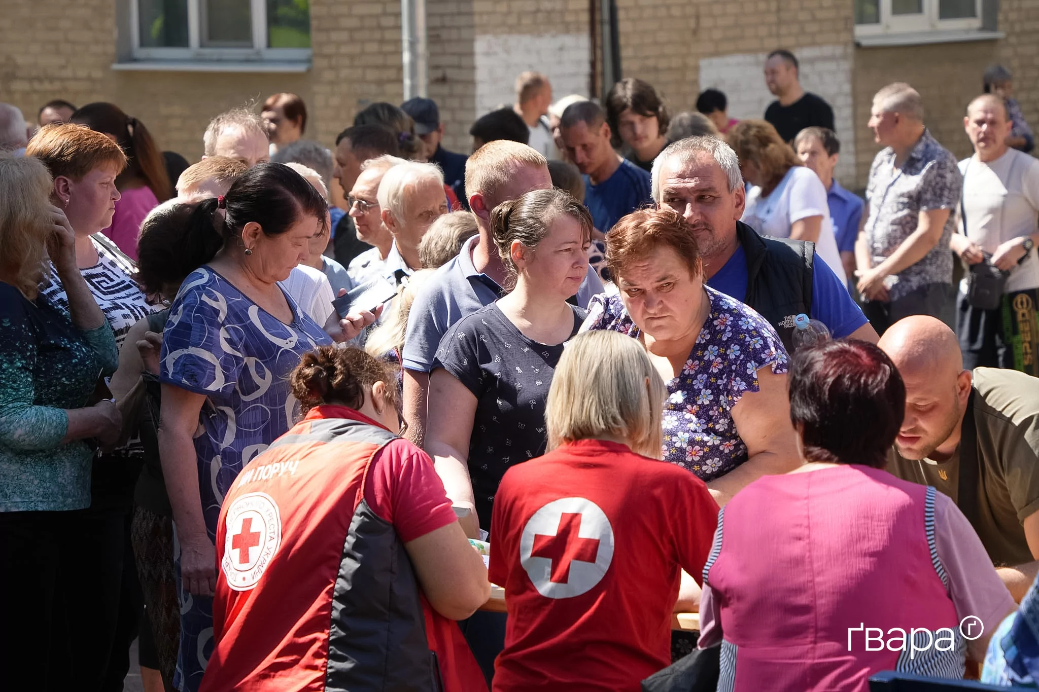 зображення до посту: «Рік тому ця вулиця була перейменована на честь мого загиблого на війні сина, а зараз сюди прилетіло»: наслідки обстрілу Харкова