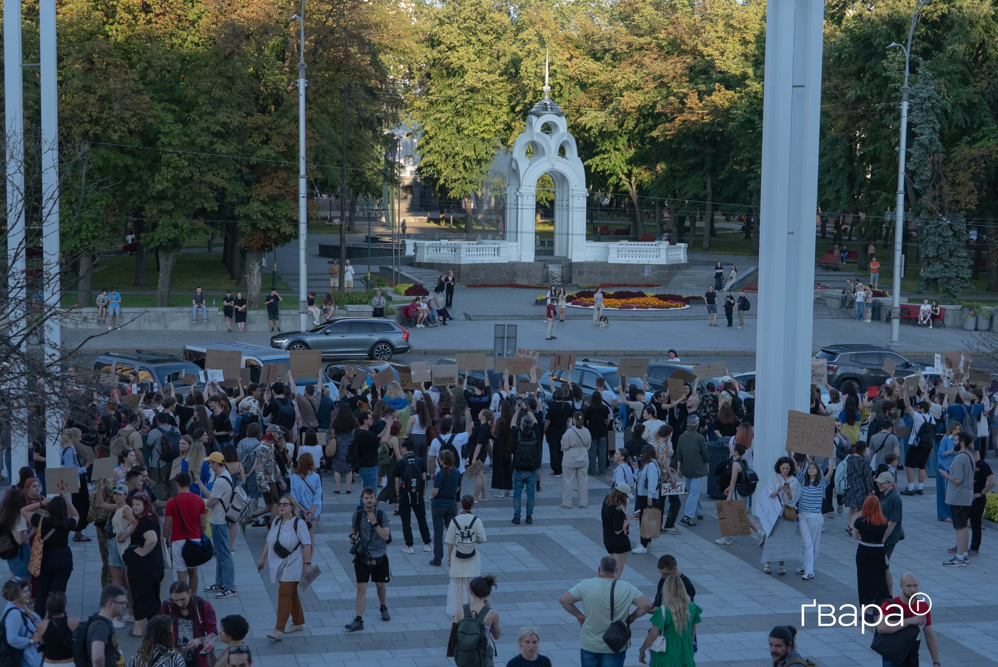 зображення до посту: «Ми будемо виходити, доки цей закон не скасують»: У Харкові пройшла акція проти закону щодо НАБУ і САП — фото