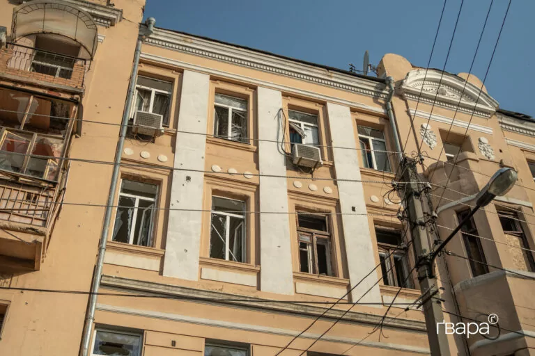 «Росіяни влучили поряд із пологовим будинком»: наслідки ранкового обстрілу Харкова — фото