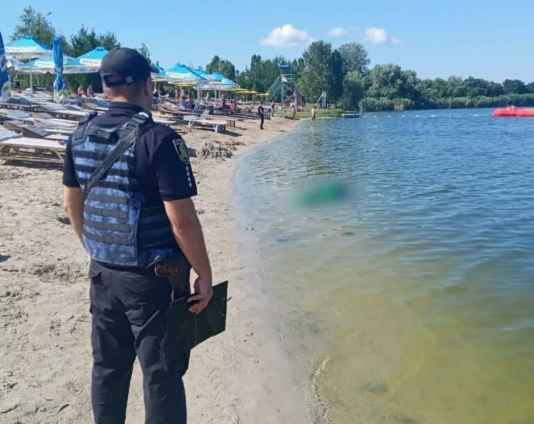 У поліції розповіли деталі загибелі дитини на одному з пляжів у Харкові