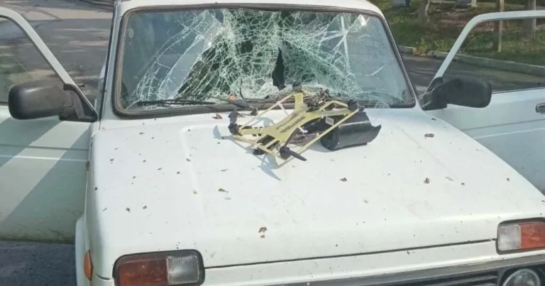 У Куп’янську російський дрон поцілив у цивільне авто: є постраждалі