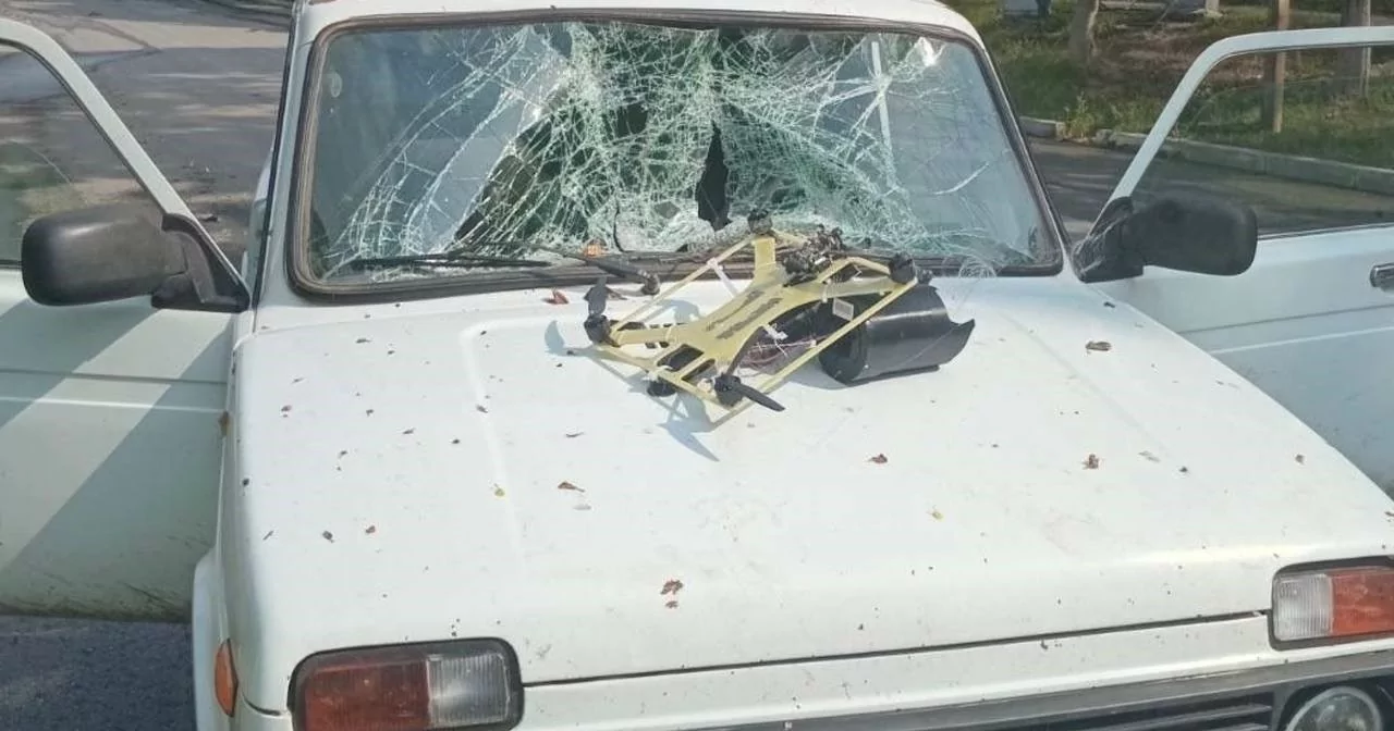 російський дрон вдарив по автомобілю у Куп'янську