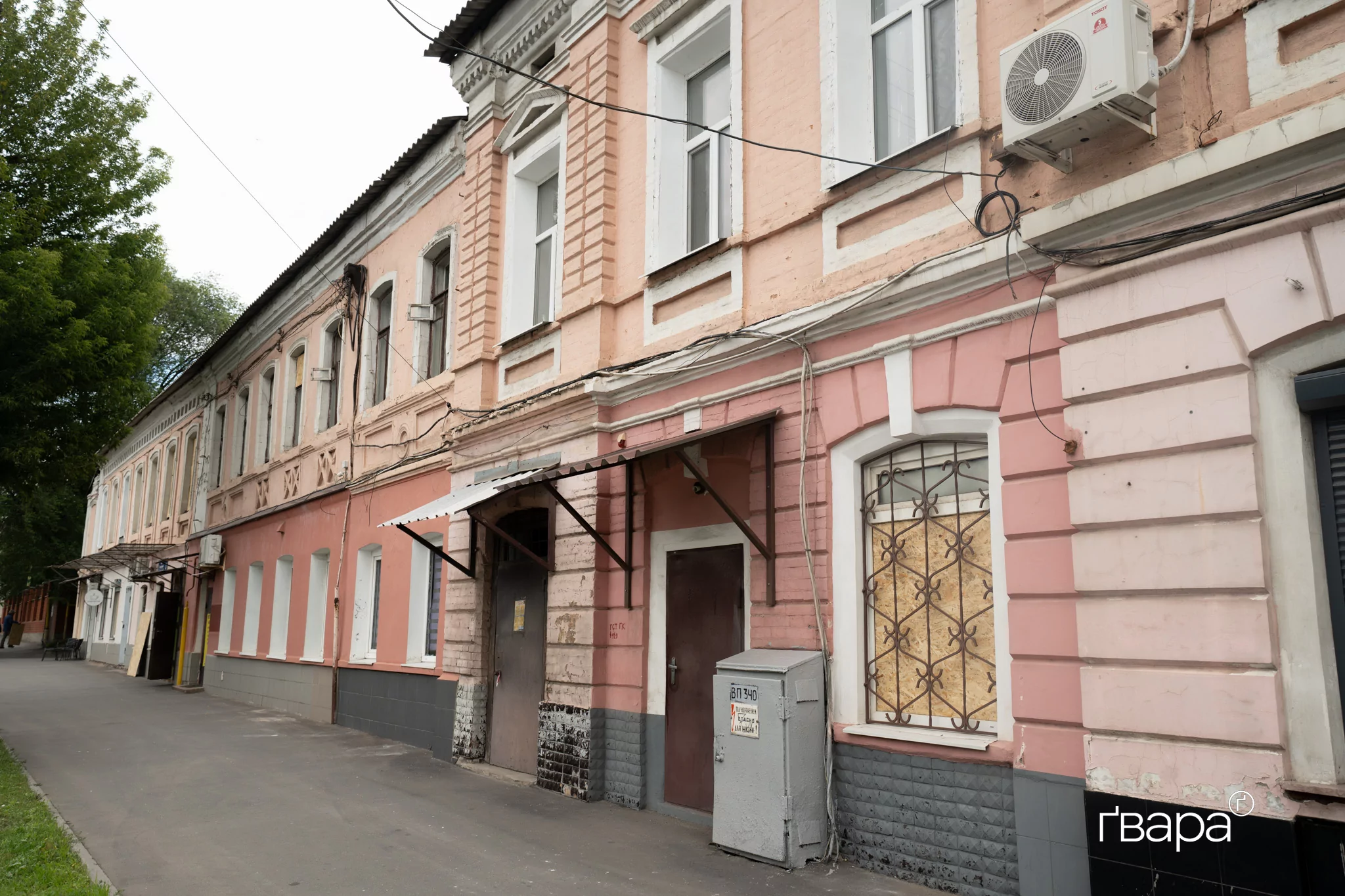 зображення до посту: Наслідки нічного обстрілу Новобаварського району Харкова — фото