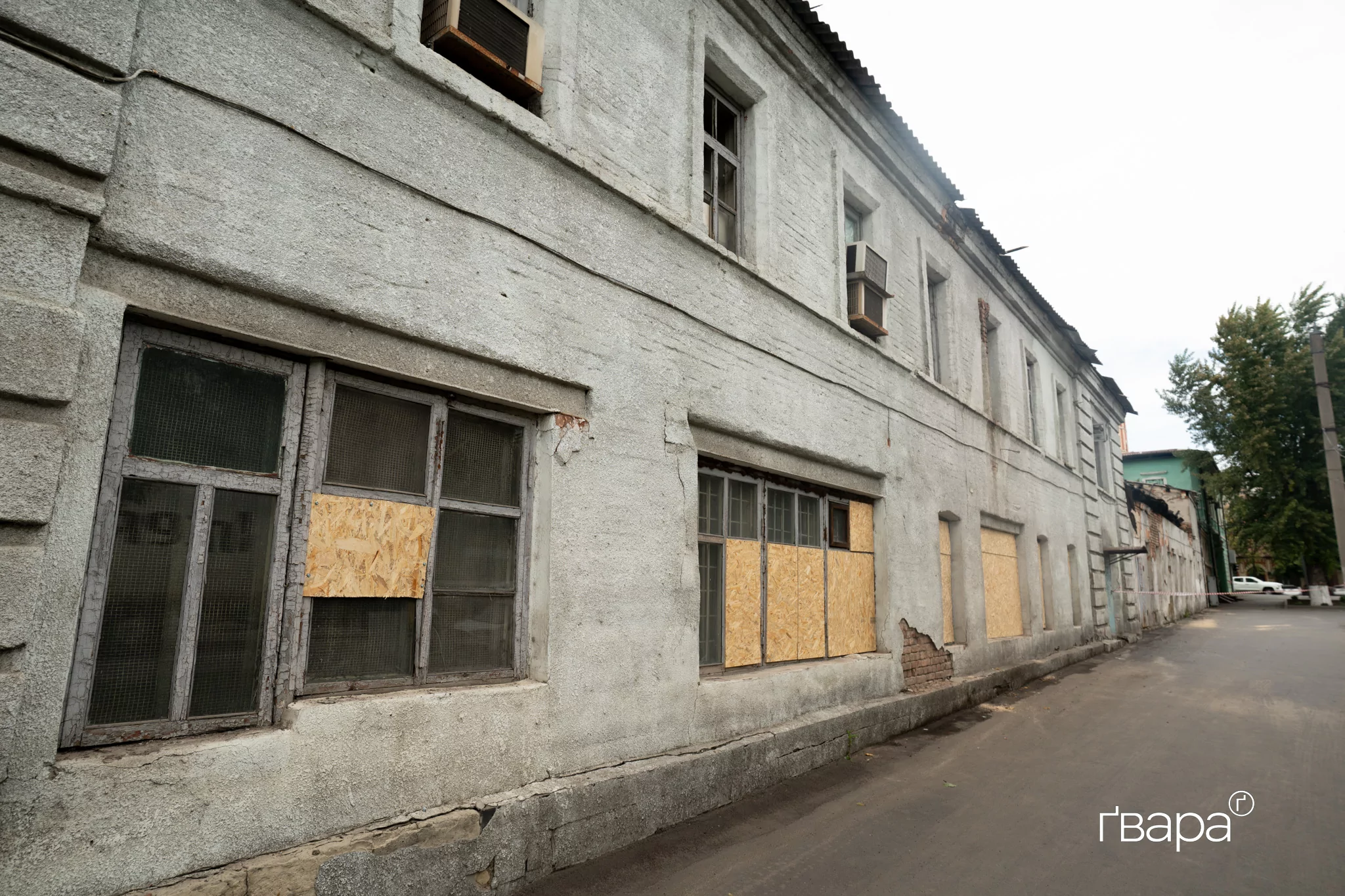 зображення до посту: Наслідки нічного обстрілу Новобаварського району Харкова — фото