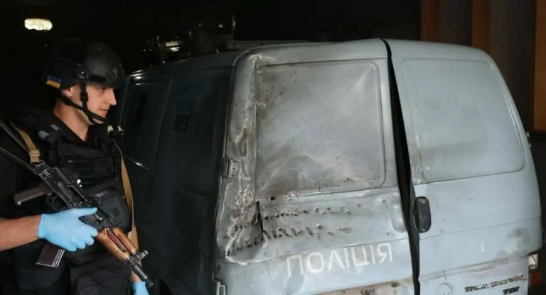 Російський дрон вдарив по автомобілю поліцейських на Куп’янщині