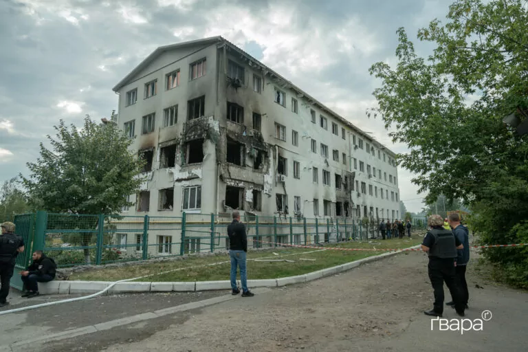 Пошкоджений обстрілом будинок в Індустріальному районі могли ввести в експлуатацію з порушеннями