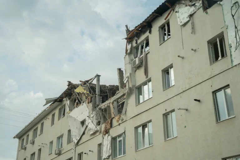 Russian forces launch airstrikes at 5 settlements in Kharkiv oblast