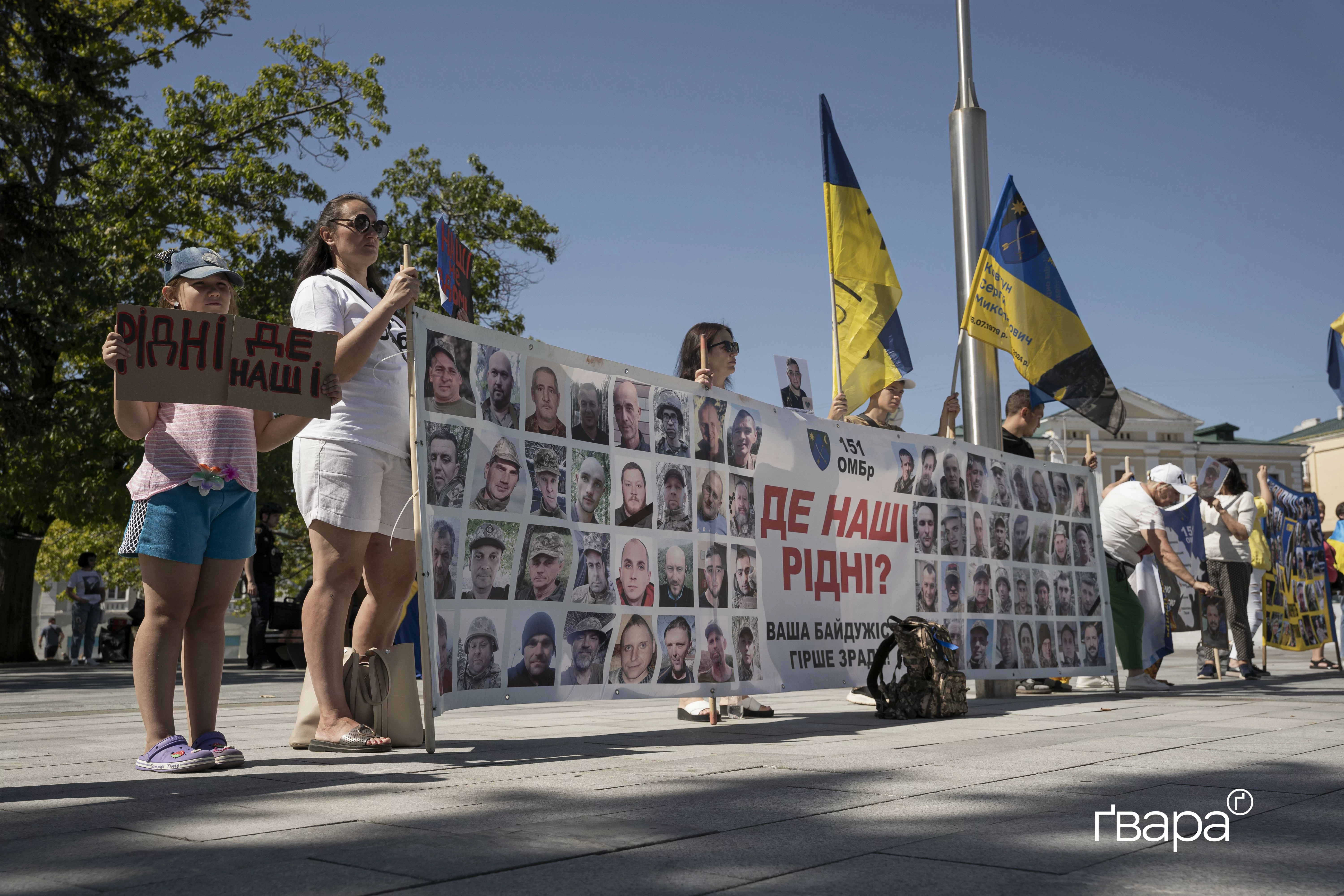 зображення до посту: «Пам’ятати про чужих рідних»: у Харкові створили інсталяцію до Дня зниклих безвісти — фото