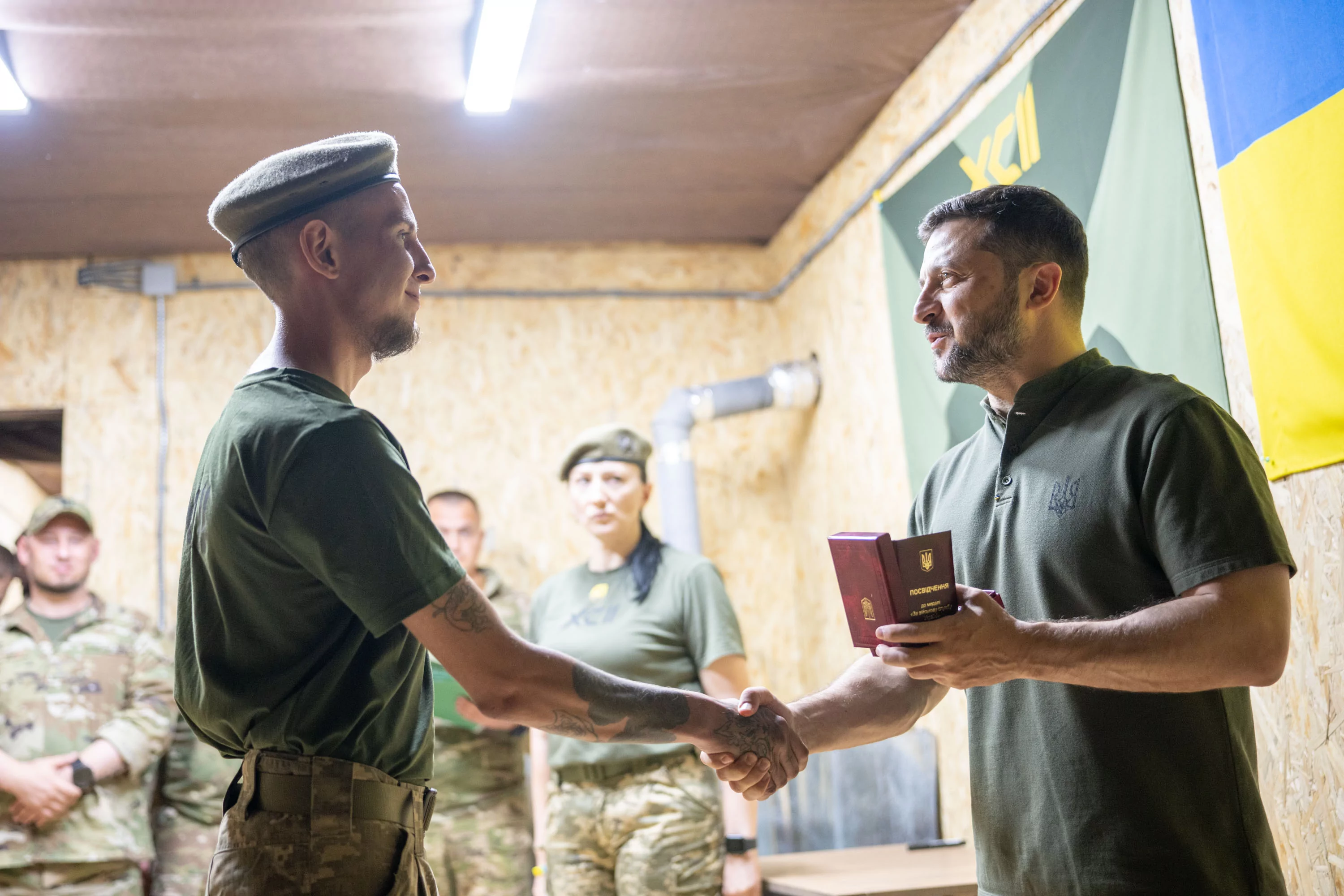 Volodymyr Zelenskyy personally awarded military in Kharkiv Oblast on August 4