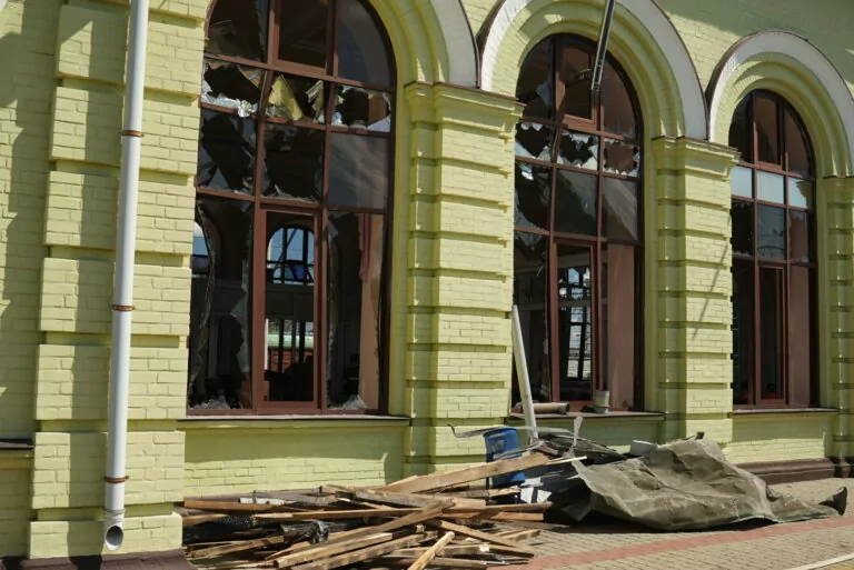 Russian troops hit 4 districts in Kharkiv Oblast with airstrikes, injure 3 over past day 