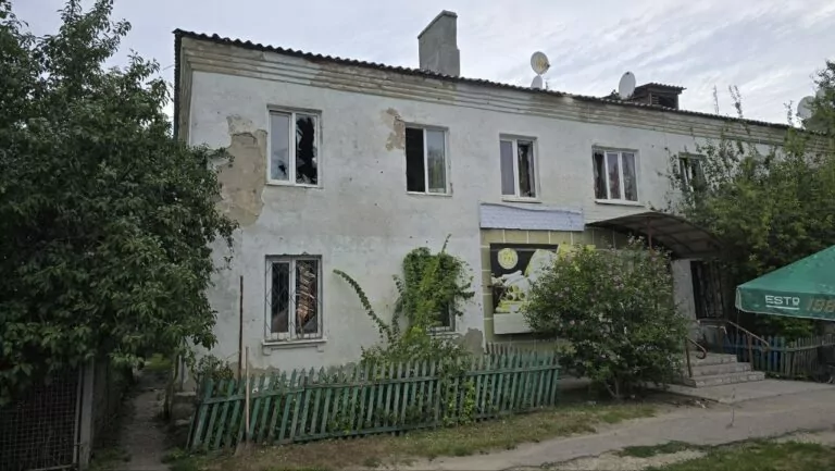 Вночі росіяни атакували дронами Балаклію: сталася пожежа