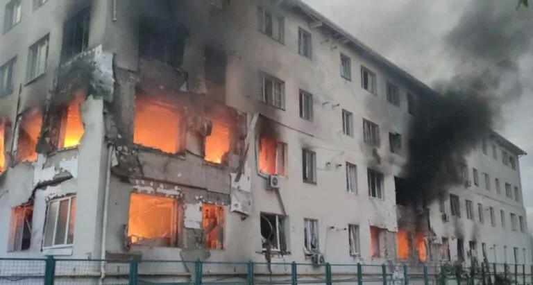 Російські БпЛА поцілили у багатоповерхівку в Харкові: є загиблі, зокрема діти