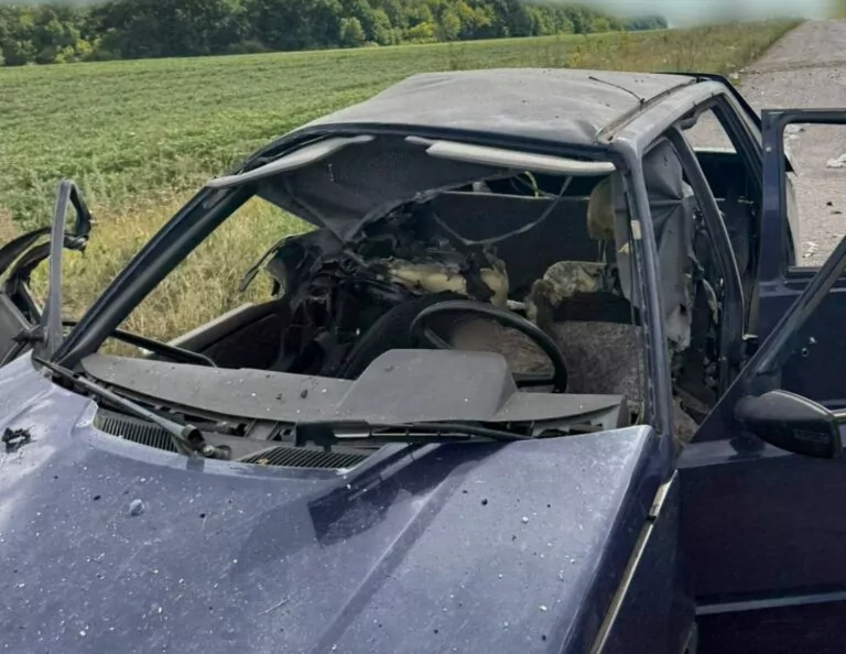 Росіяни вдарили дроном по цивільному автомобілю: загинули двоє людей