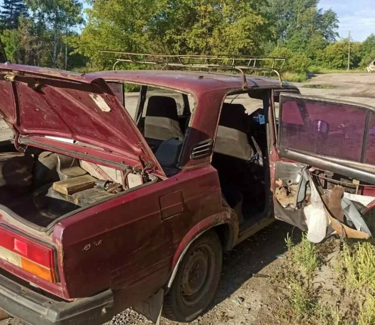 Російський дрон вдарив по цивільному авто, яке доставляло гуманітарну допомогу
