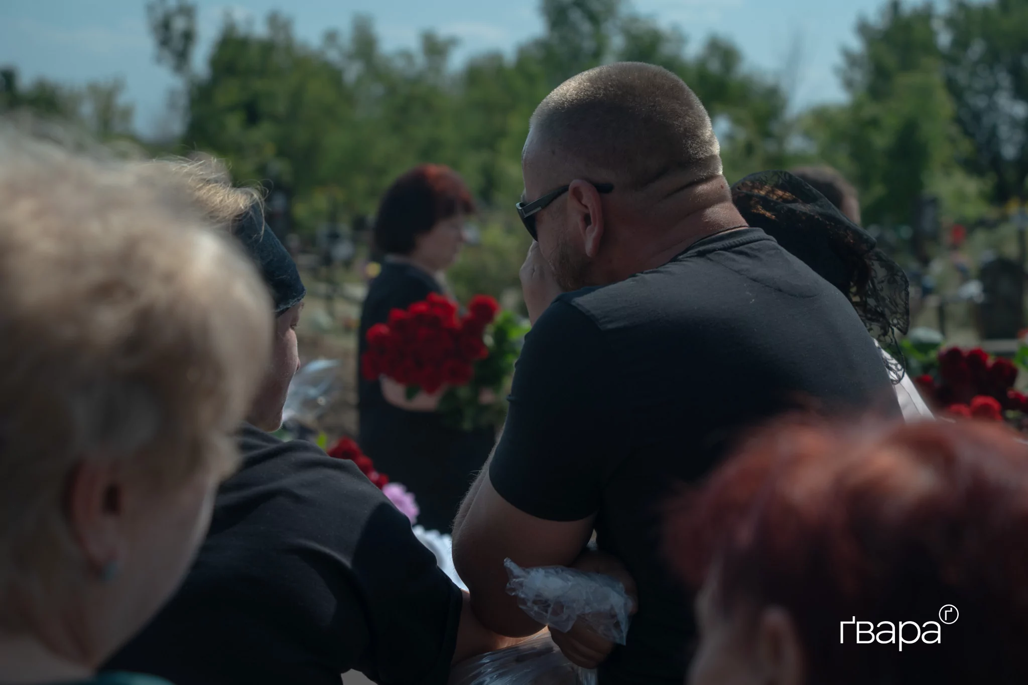 зображення до посту: У Харкові попрощалися із загиблою внаслідок обстрілу родиною — фото