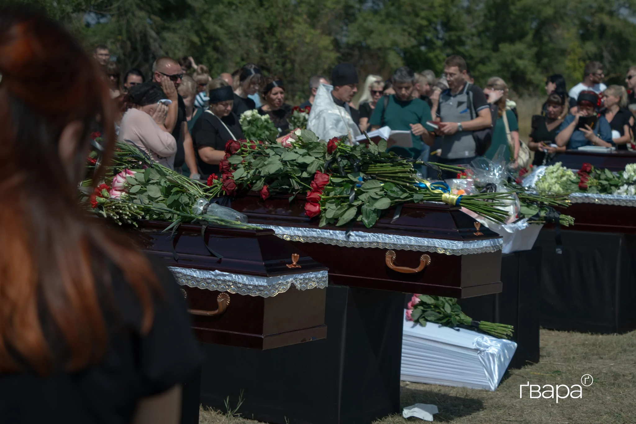 зображення до посту: У Харкові попрощалися із загиблою внаслідок обстрілу родиною — фото