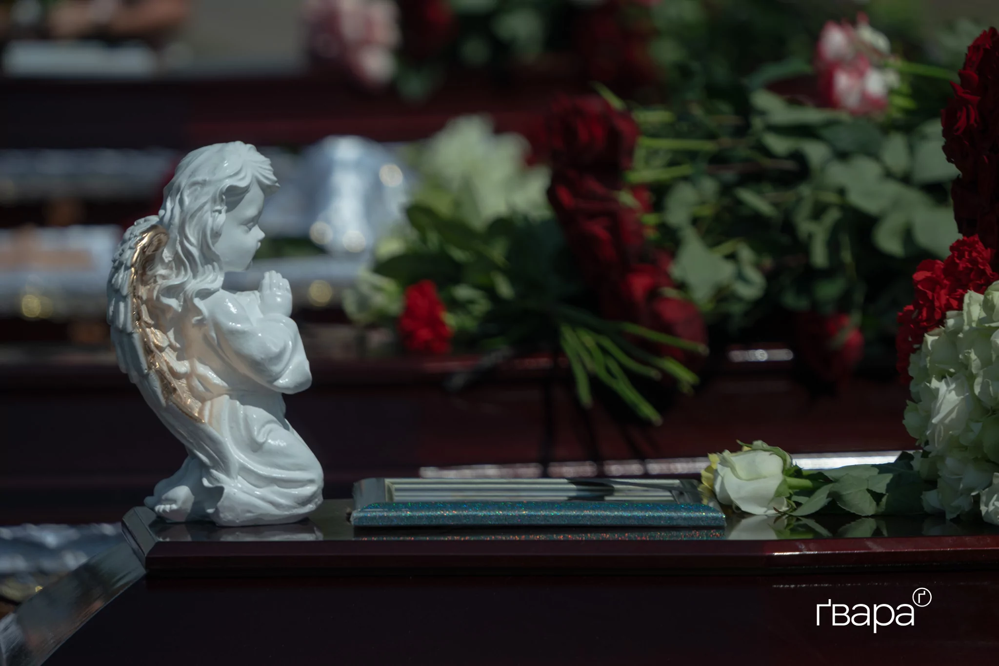 зображення до посту: У Харкові попрощалися із загиблою внаслідок обстрілу родиною — фото
