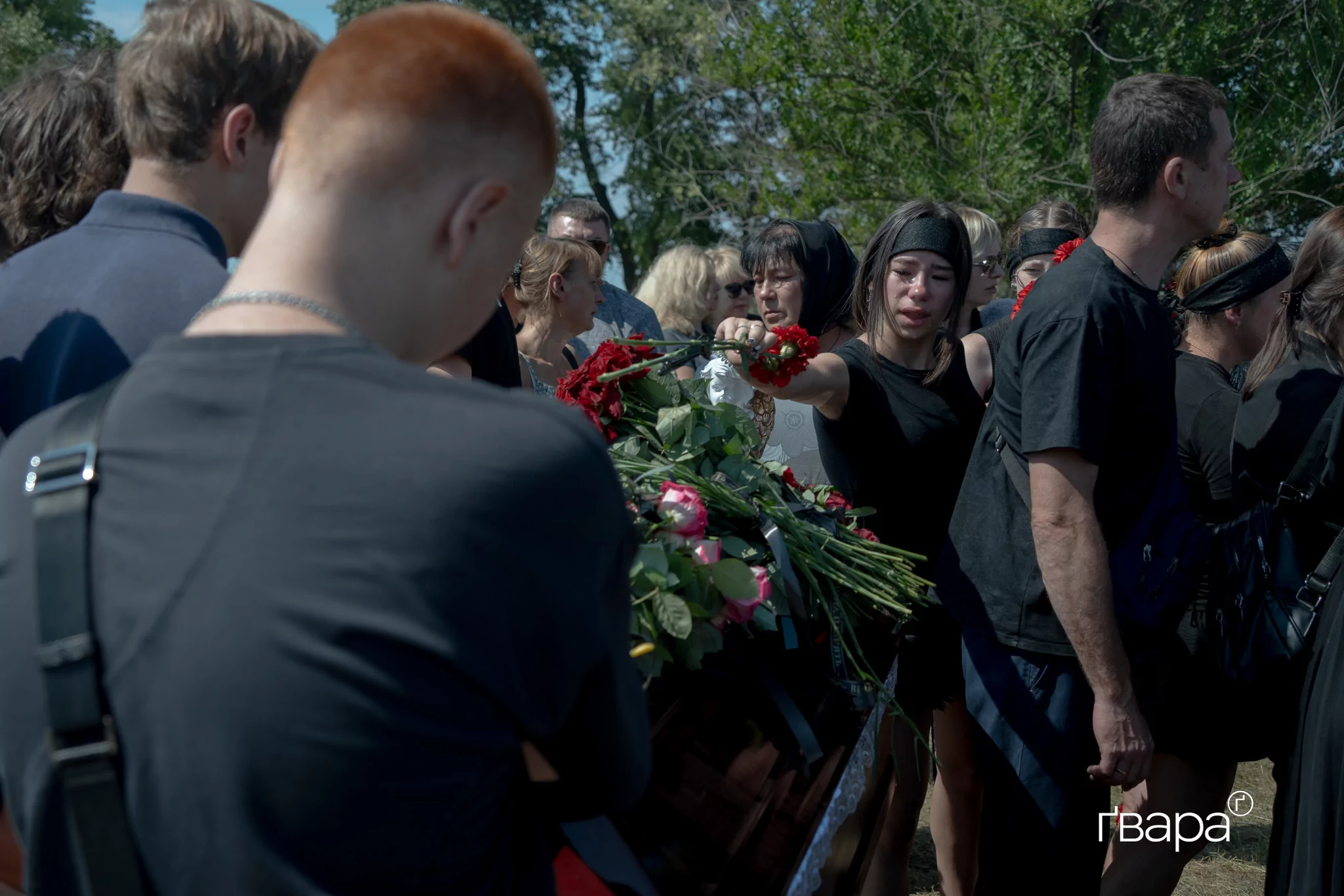 зображення до посту: У Харкові попрощалися із загиблою внаслідок обстрілу родиною — фото