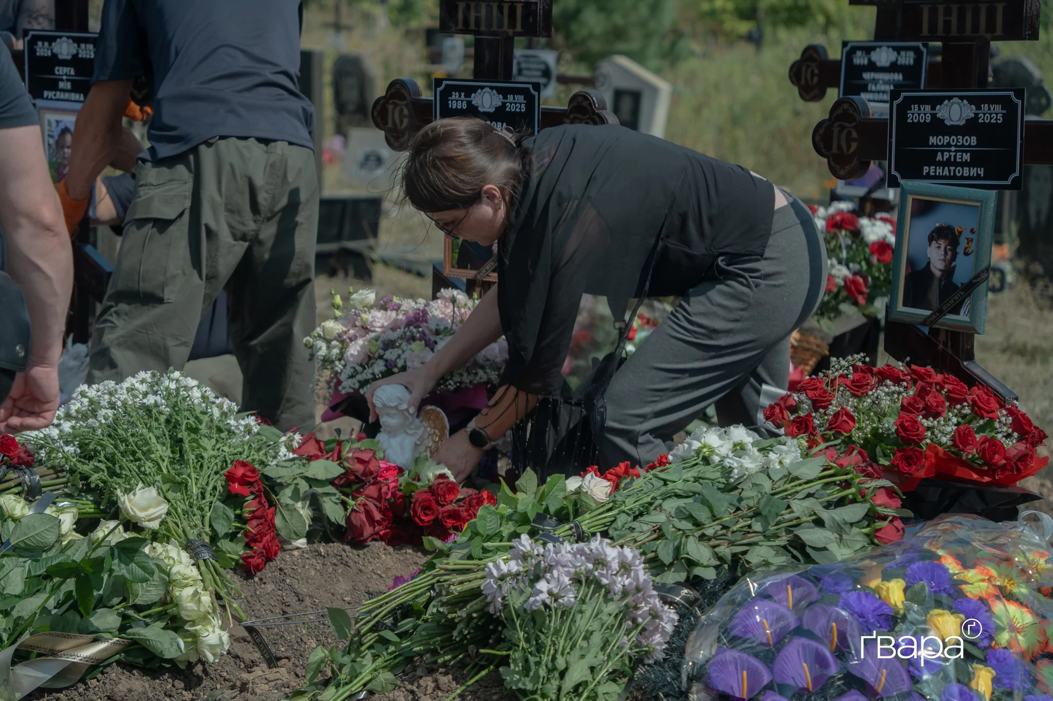 зображення до посту: У Харкові попрощалися із загиблою внаслідок обстрілу родиною — фото