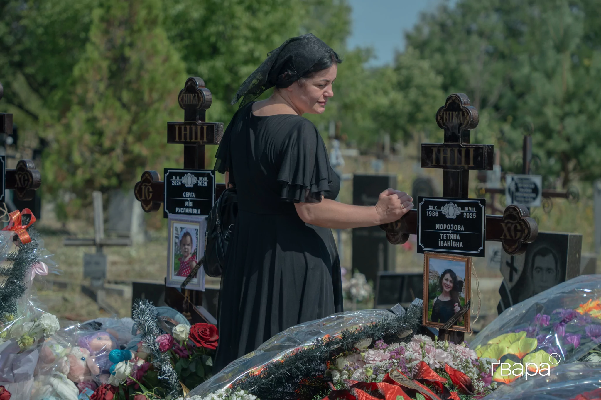 зображення до посту: У Харкові попрощалися із загиблою внаслідок обстрілу родиною — фото