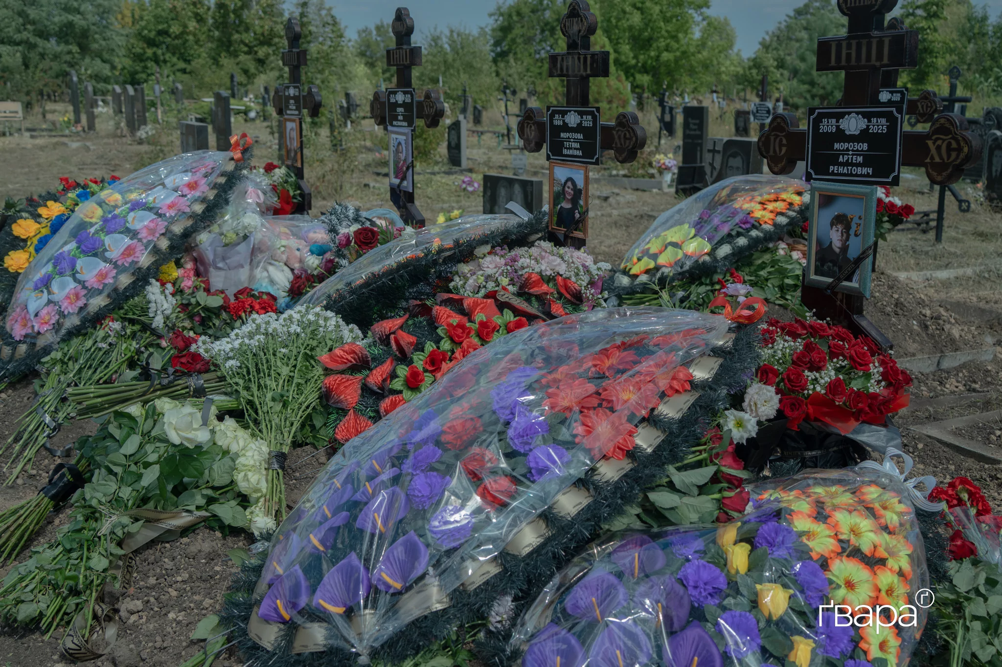 зображення до посту: У Харкові попрощалися із загиблою внаслідок обстрілу родиною — фото