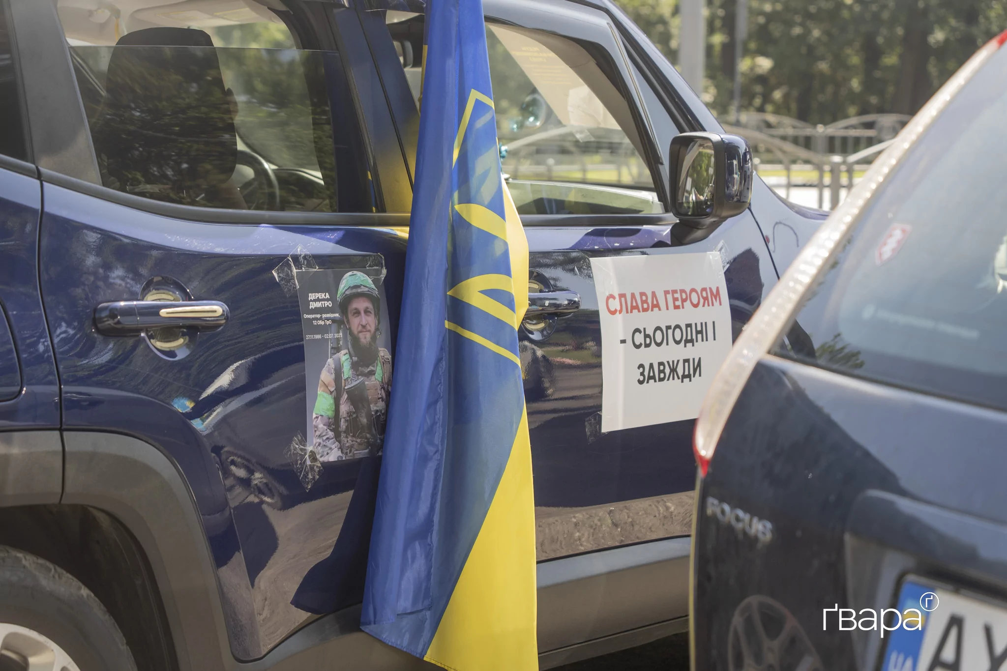 зображення до посту: «Завдяки їм ми живемо і наша країна незалежна»: у Харкові відбувся автопробіг на День памʼяті захисників