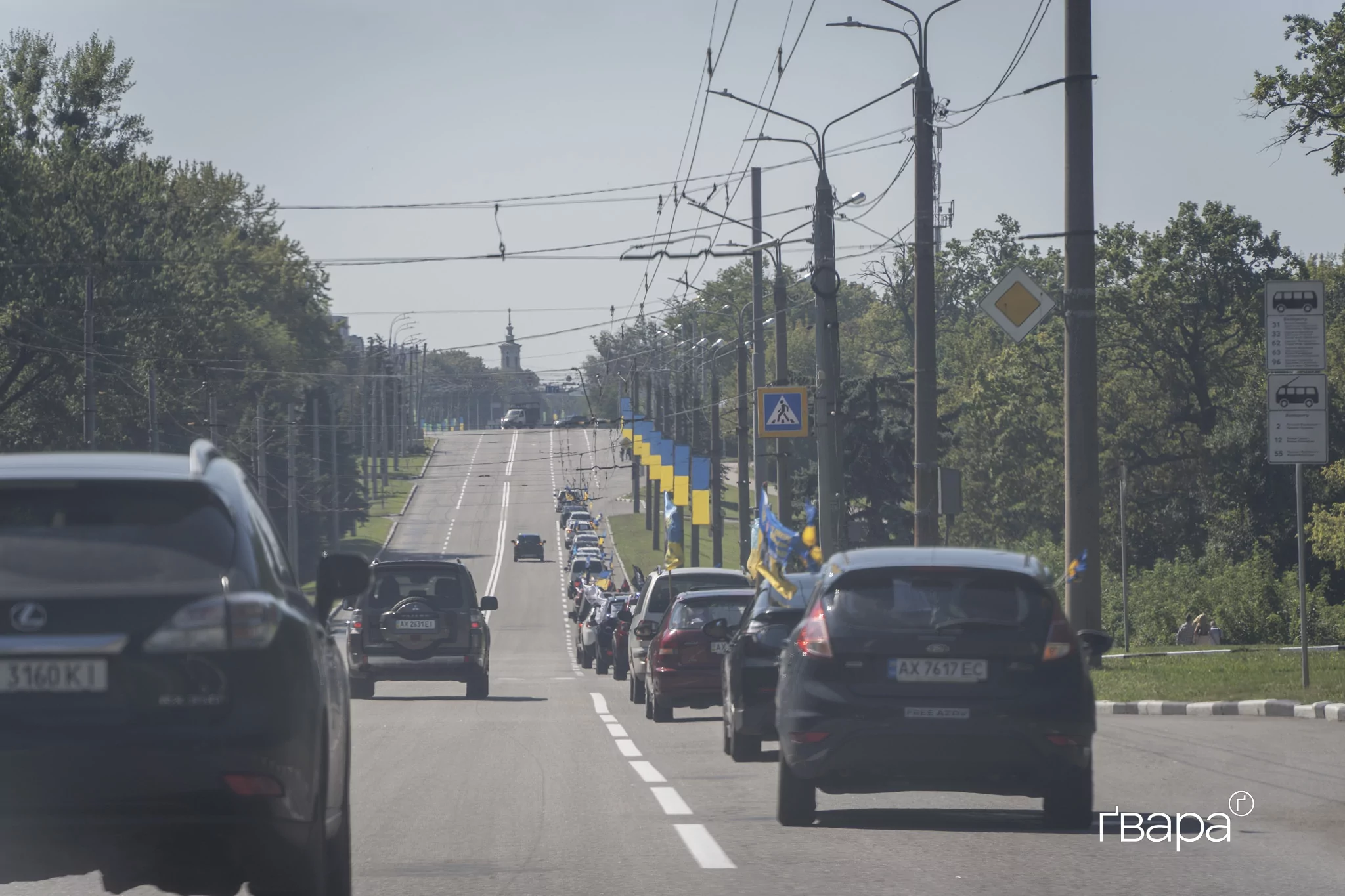 зображення до посту: «Завдяки їм ми живемо і наша країна незалежна»: у Харкові відбувся автопробіг на День памʼяті захисників