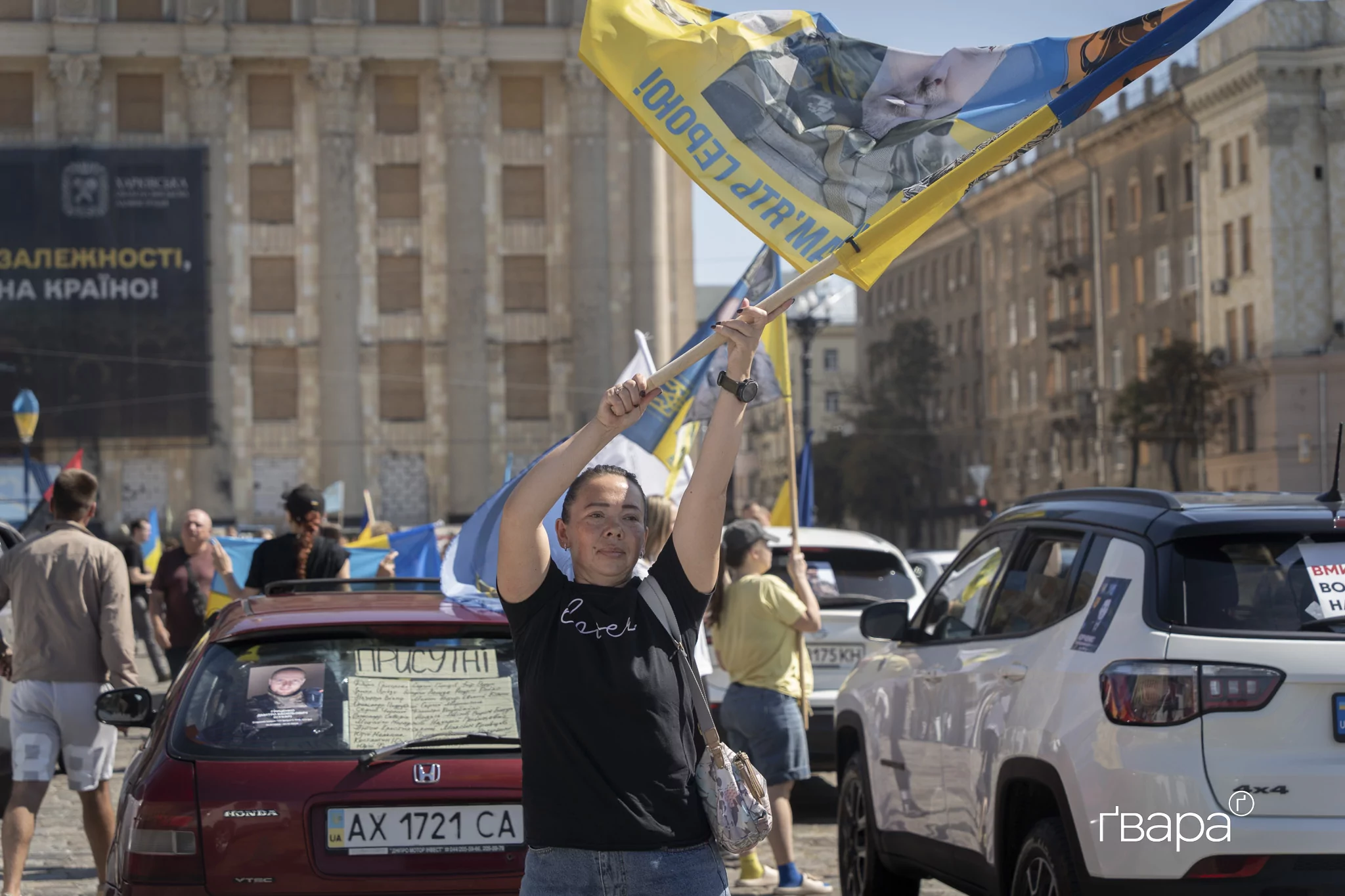 зображення до посту: «Завдяки їм ми живемо і наша країна незалежна»: у Харкові відбувся автопробіг на День памʼяті захисників