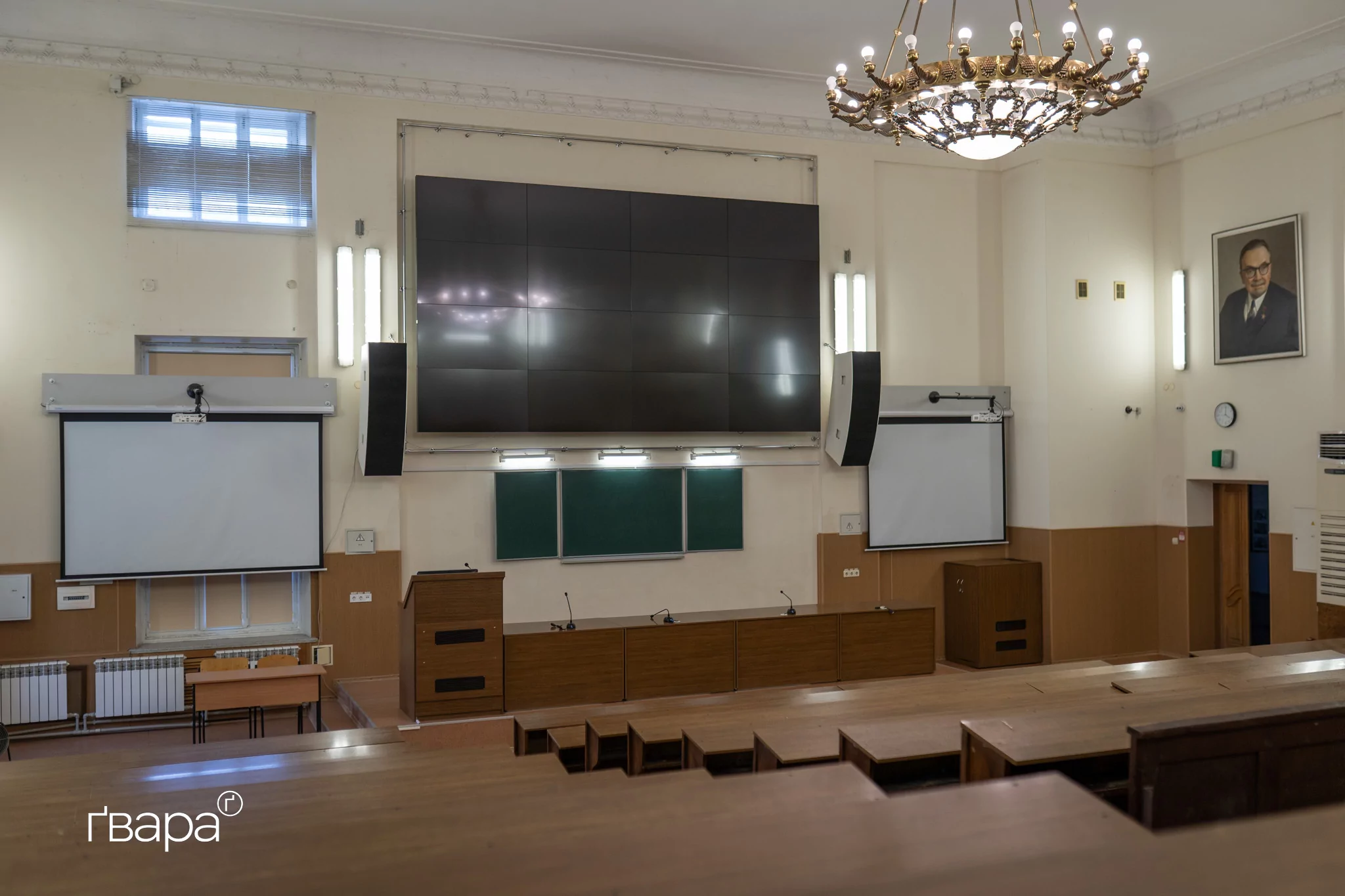 зображення до посту: Іноземні студенти, онлайн-навчання медиків та скандал під час виборів на посаду. Інтервʼю з ректором харківського медуніверситету