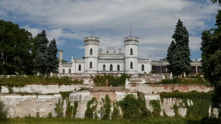 ХОВА замовила проєкт реставрації Шарівського замку за 1,5 мільйони гривень