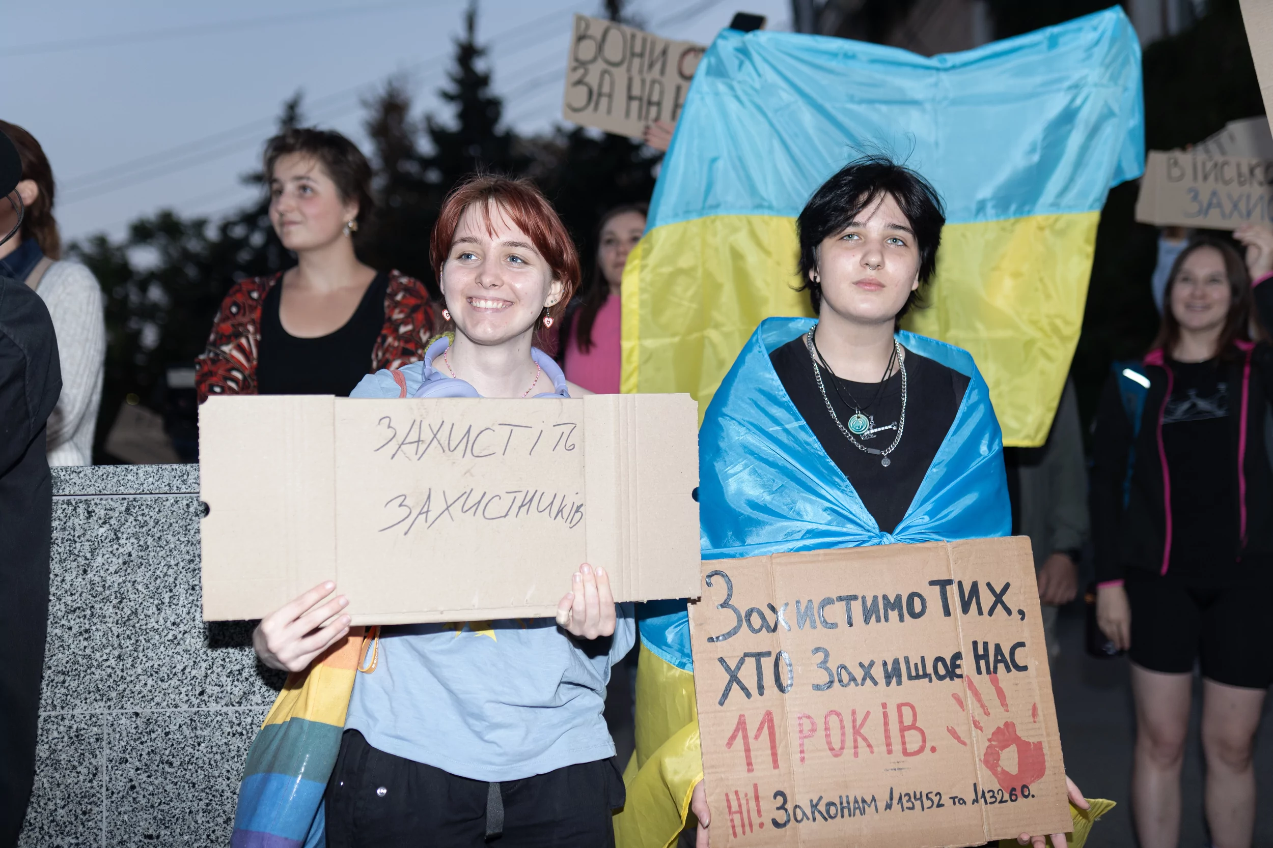 Protest against tougher punishments for soldiers disobeying orders in Kharkiv on September 7. One of the protesters holds a sign reading 