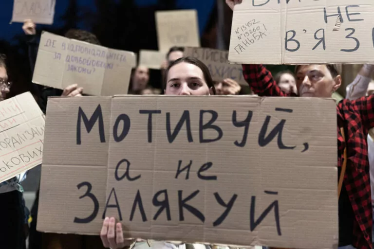 “Defend the defenders.” People in Kharkiv protest against tougher punishments for soldiers disobeying orders, advocate for fair trials