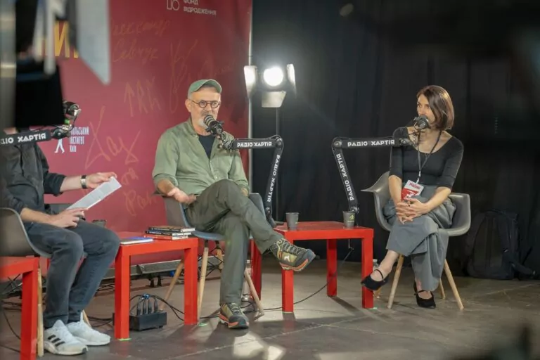 «Моя Польща розуміє, що українці проливають кров зокрема за нас». Інтервʼю з польським письменником Войцехом Тохманом