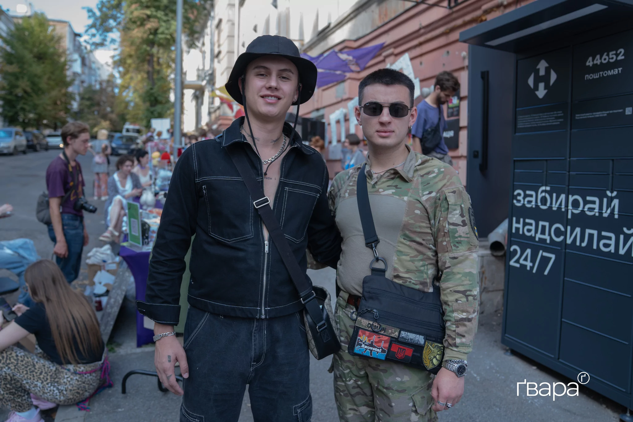 зображення до посту: Поліція перекриває вулицю, праві заявляють про гріх, а квір-спільнота вимагає поваги. ХарківПрайд у деталях