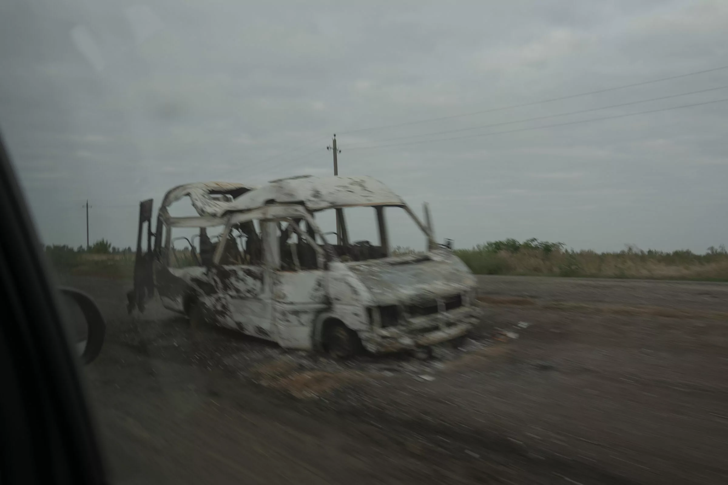 Car, destroyed by a Russian air strike, on the Kupiansk axis in Kharkiv oblast. September 2025 / Yana Sliemzina, Gwara Media