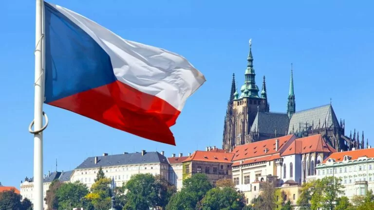 Фейк. Чехія відновила видачу туристичних віз росіянам «у замаскованому вигляді»