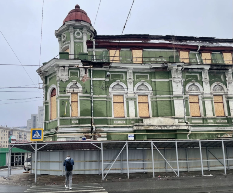Ректор ХНЕУ вважає замовними публікації в пабліках щодо «зеленого будинку»