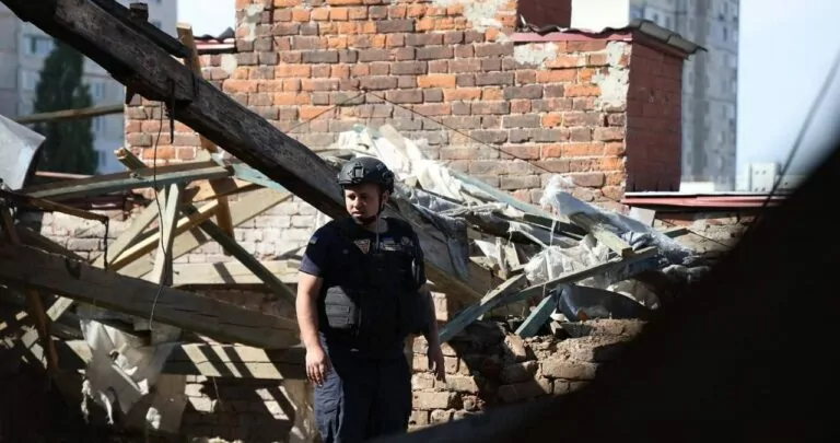 Росія атакувала Харків «шахедом»: дрон влучив у будівлю навчального закладу