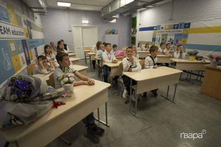 «Діти мали надію, що ми відкриємось»: у Салтівському районі Харкова відкрили нову підземну школу — фото