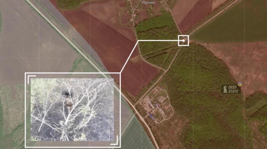 Russians going through the pipeline near Radkivka 