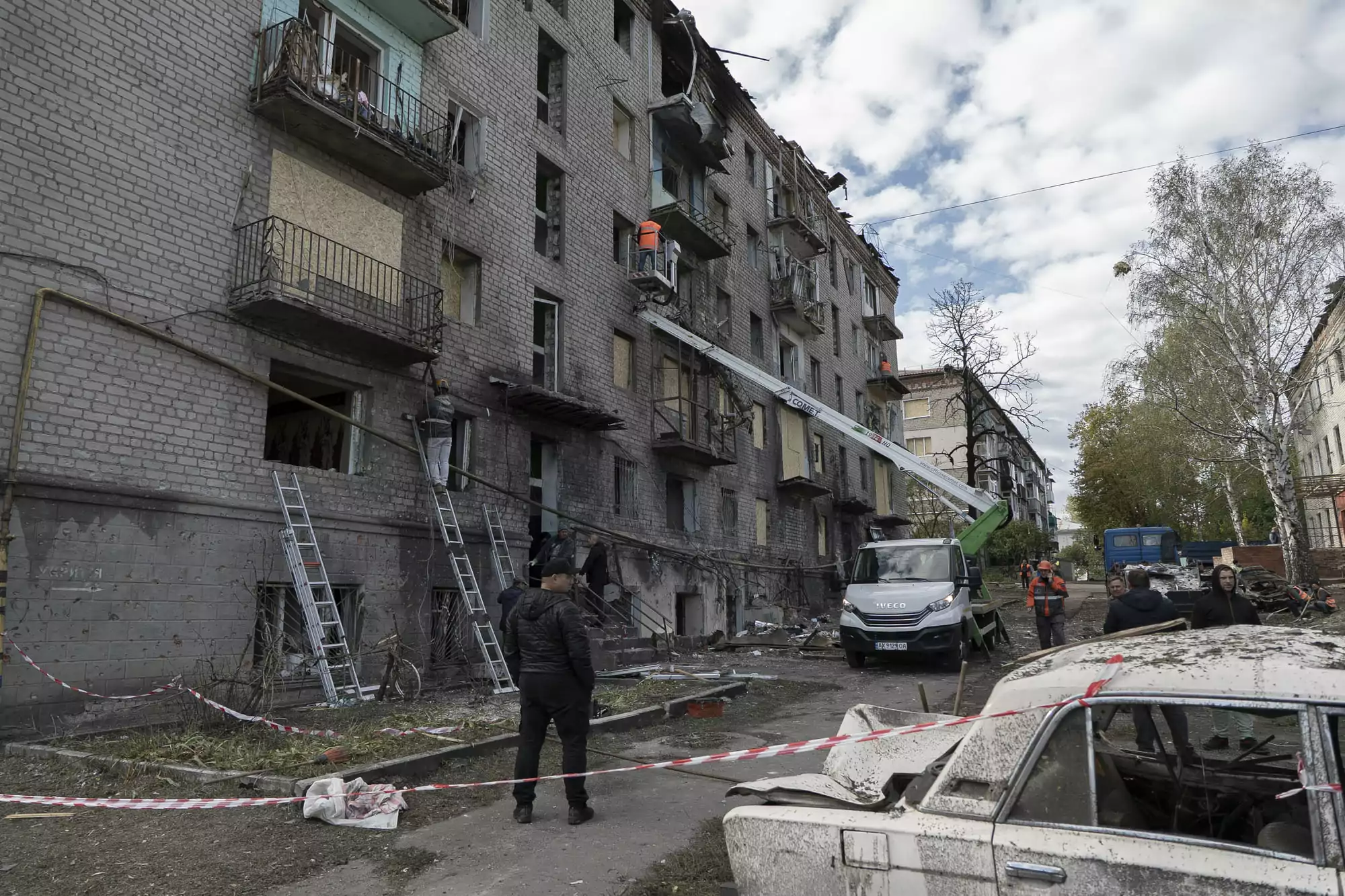On October 1, the Russian missile attack on Balakliia, damaging an apartment building