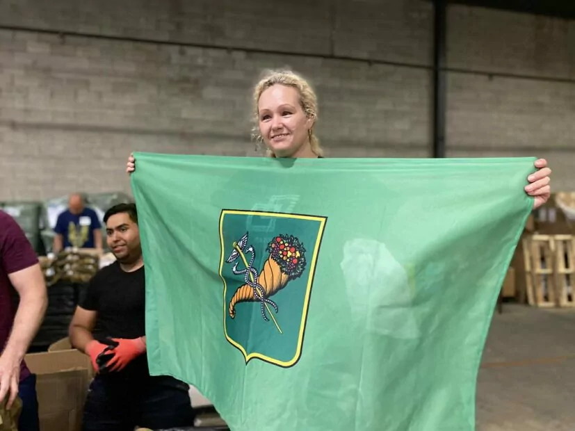 Olena Blyenova holds Kharkiv's flag / photo: Olena's Blyednova personal archives
